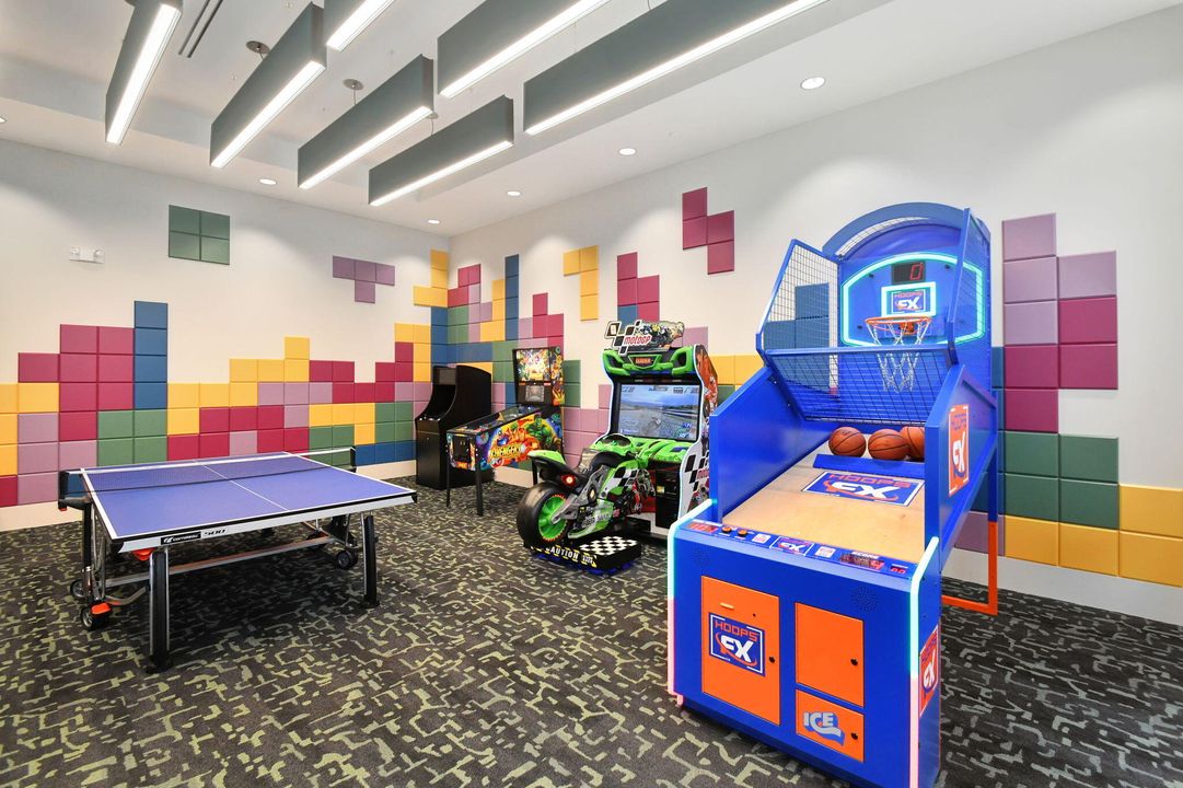 For Rent: $12,500 (5 beds, 7 baths, 4605 Square Feet)