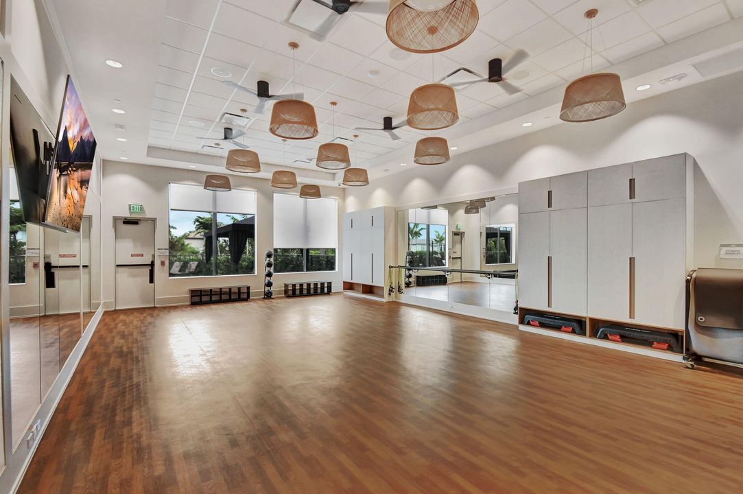 For Rent: $12,500 (5 beds, 7 baths, 4605 Square Feet)