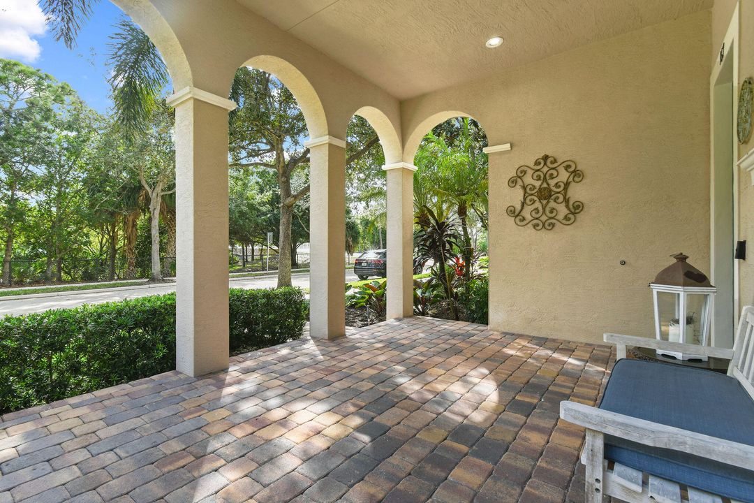 For Sale: $960,000 (3 beds, 2 baths, 1585 Square Feet)