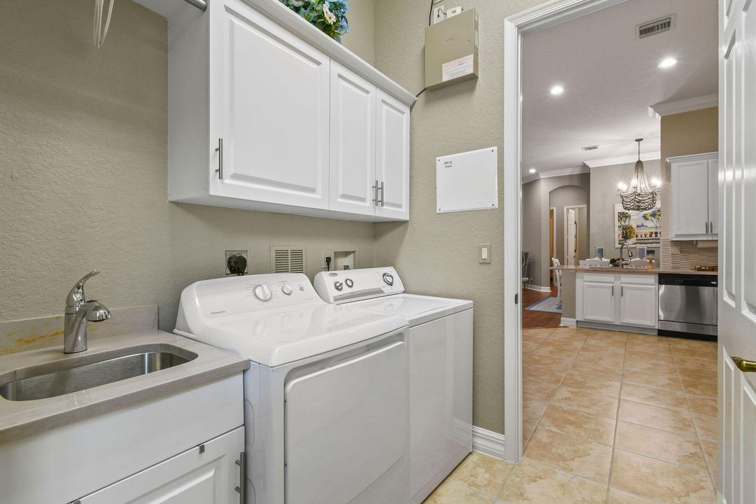 For Sale: $960,000 (3 beds, 2 baths, 1585 Square Feet)