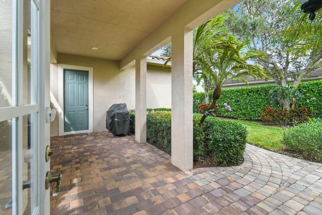 For Sale: $960,000 (3 beds, 2 baths, 1585 Square Feet)