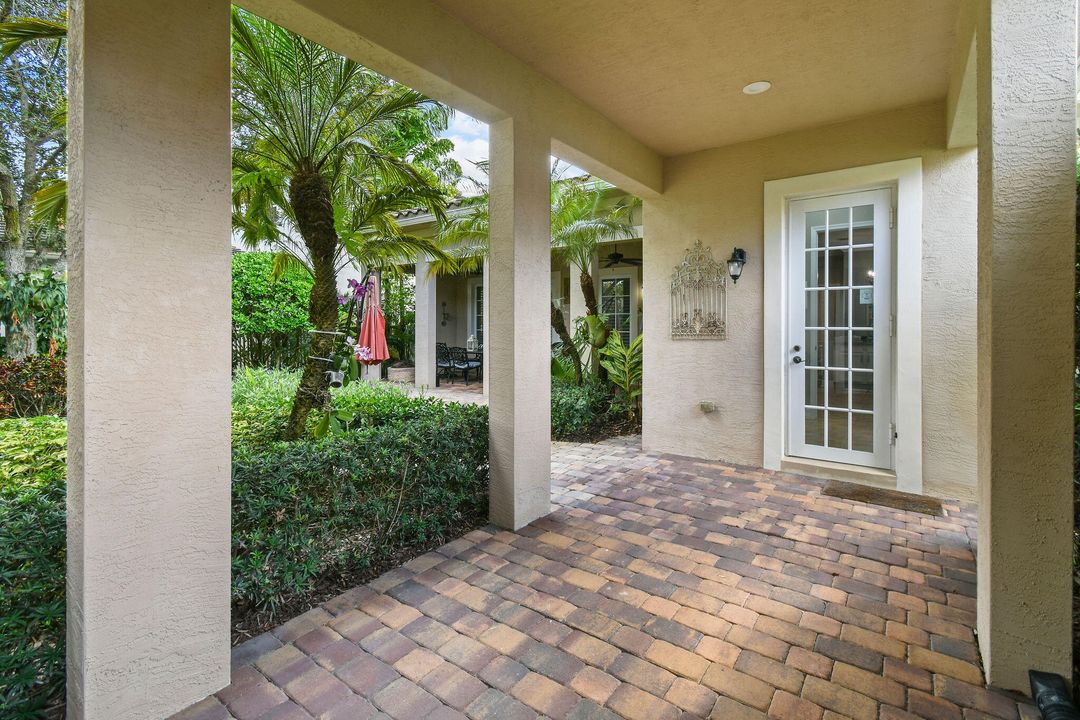 For Sale: $960,000 (3 beds, 2 baths, 1585 Square Feet)