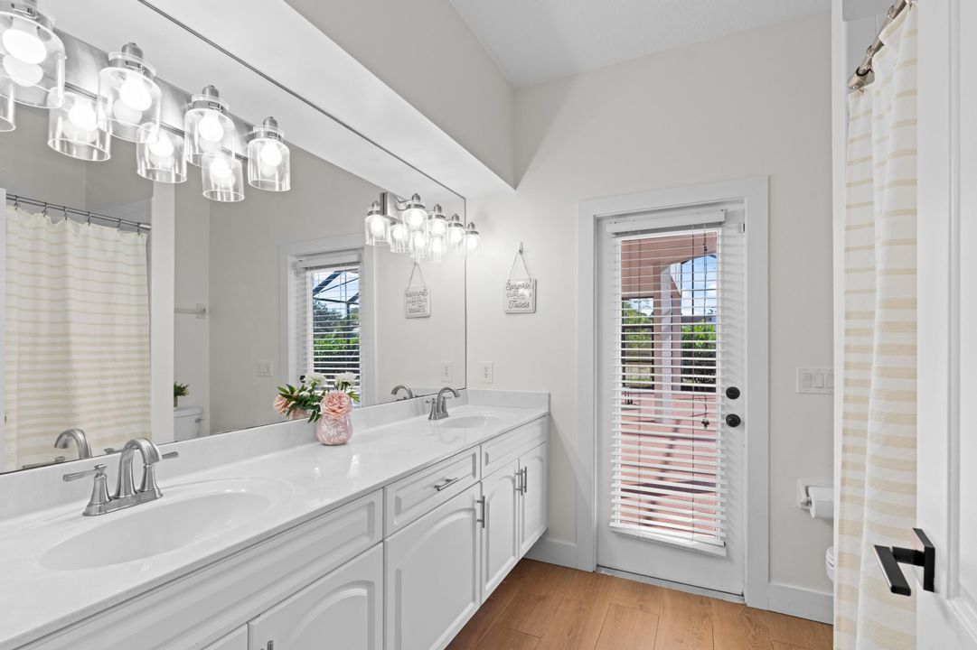 For Sale: $1,150,000 (5 beds, 3 baths, 2955 Square Feet)