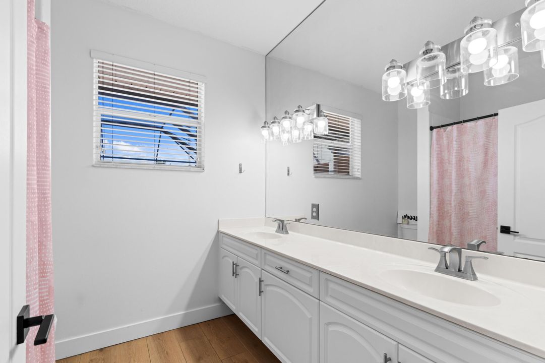 For Sale: $1,150,000 (5 beds, 3 baths, 2955 Square Feet)