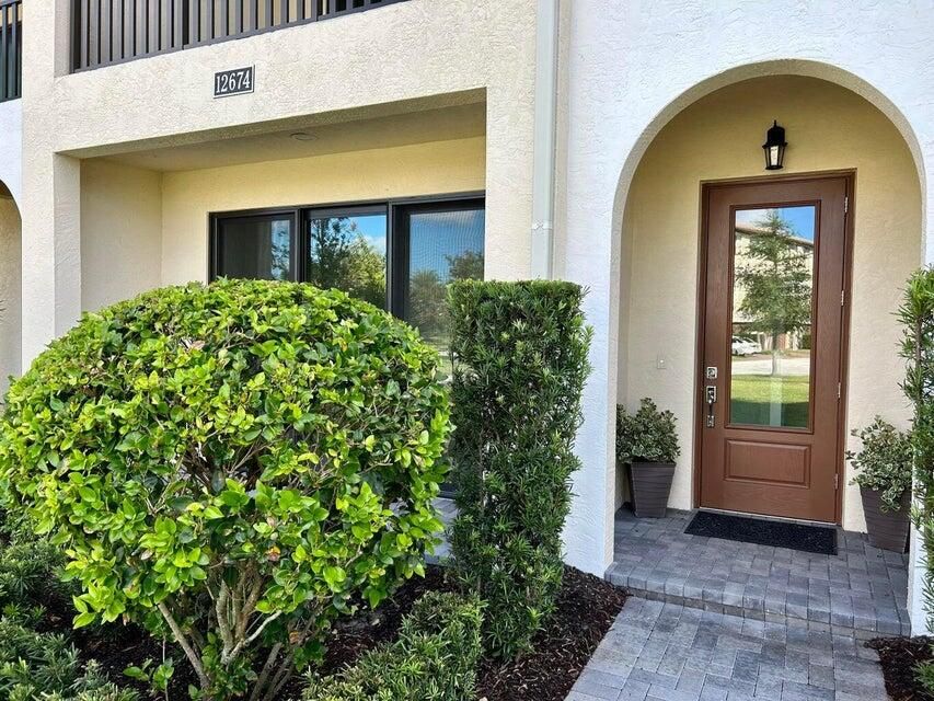 For Rent: $4,975 (3 beds, 3 baths, 2252 Square Feet)