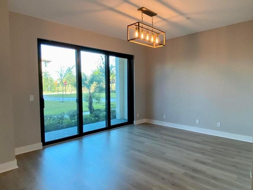 For Rent: $4,975 (3 beds, 3 baths, 2252 Square Feet)