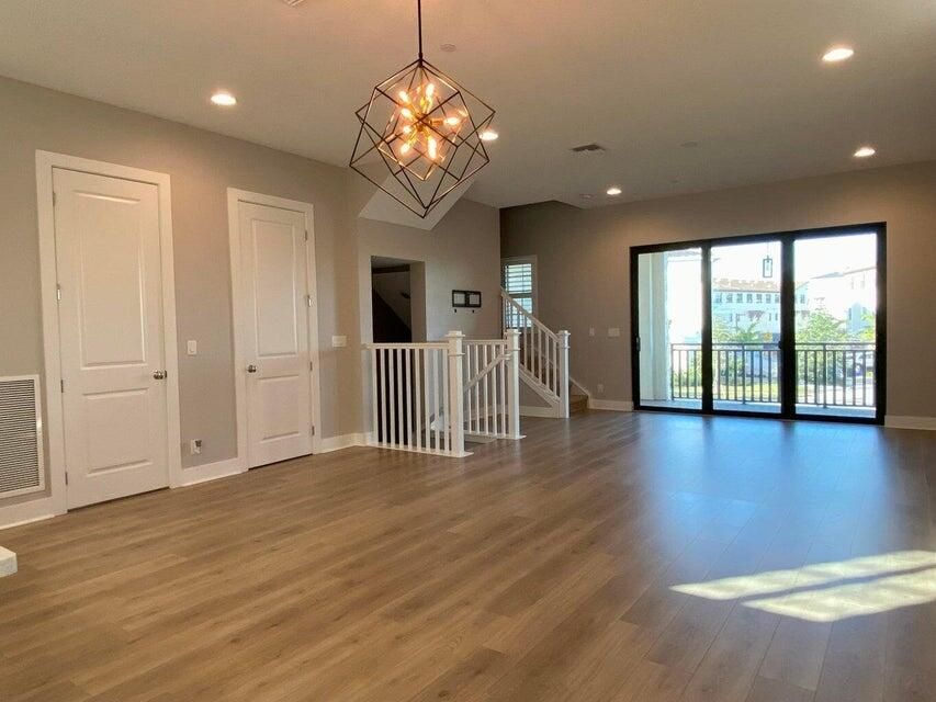 For Rent: $4,975 (3 beds, 3 baths, 2252 Square Feet)