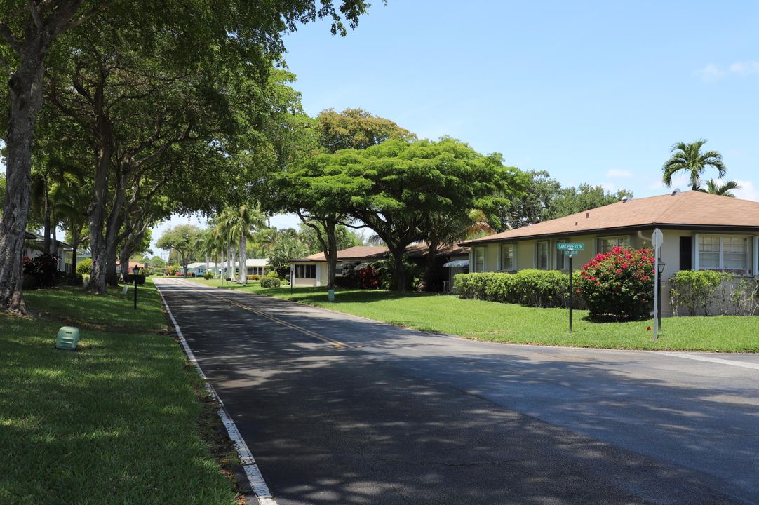 For Sale: $255,000 (2 beds, 2 baths, 980 Square Feet)