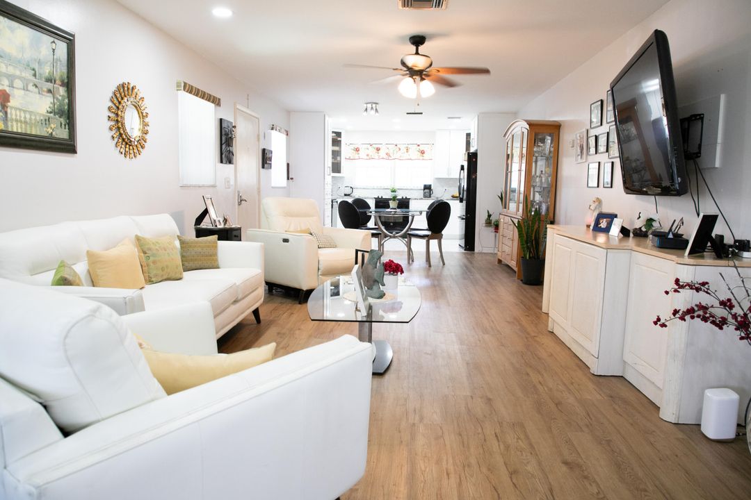 For Sale: $255,000 (2 beds, 2 baths, 980 Square Feet)