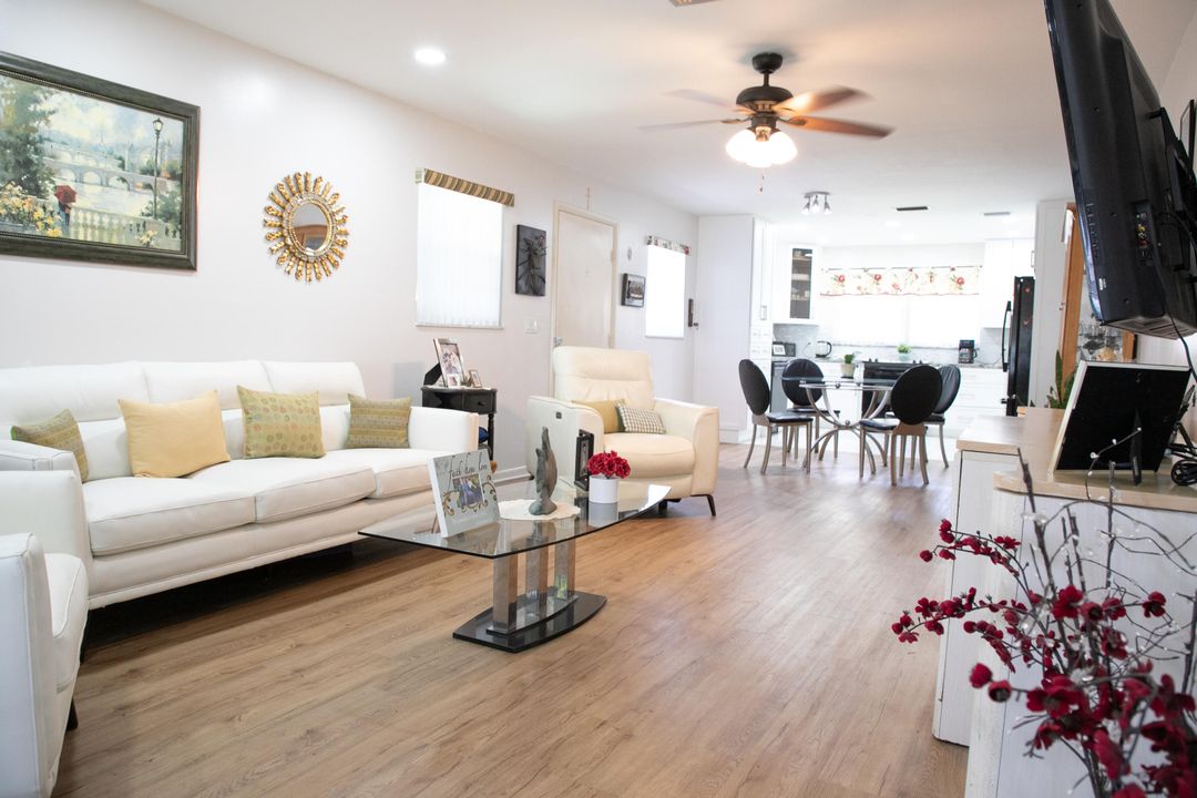 For Sale: $255,000 (2 beds, 2 baths, 980 Square Feet)