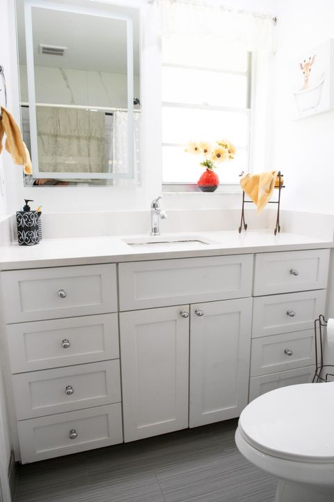 For Sale: $255,000 (2 beds, 2 baths, 980 Square Feet)