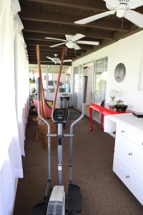 For Sale: $255,000 (2 beds, 2 baths, 980 Square Feet)