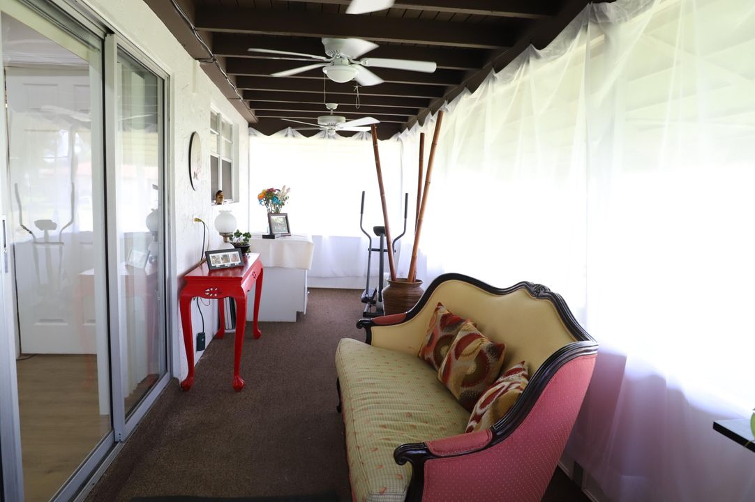 For Sale: $255,000 (2 beds, 2 baths, 980 Square Feet)