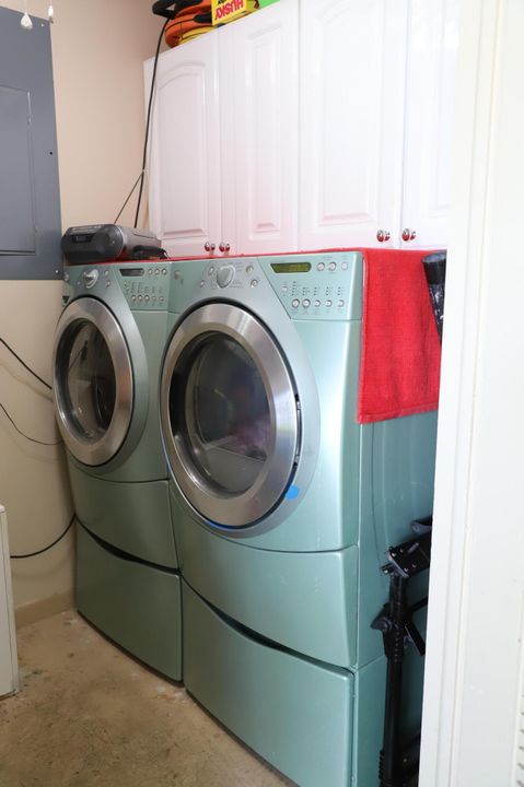 For Sale: $255,000 (2 beds, 2 baths, 980 Square Feet)