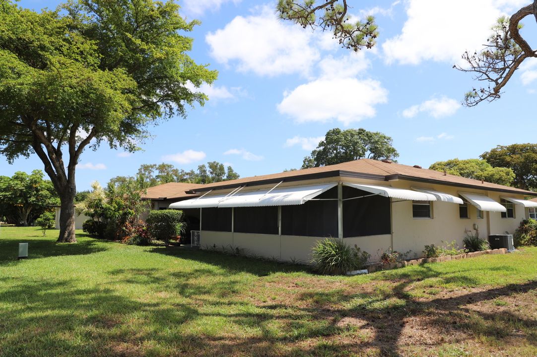 For Sale: $255,000 (2 beds, 2 baths, 980 Square Feet)