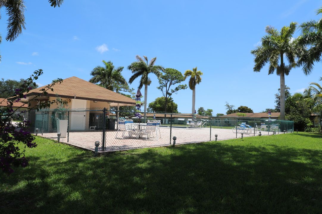 For Sale: $255,000 (2 beds, 2 baths, 980 Square Feet)