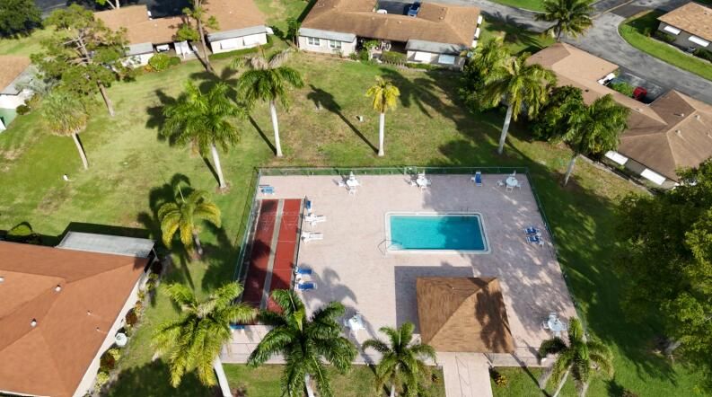 For Sale: $255,000 (2 beds, 2 baths, 980 Square Feet)