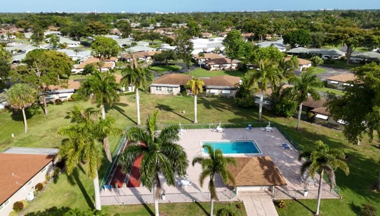 For Sale: $255,000 (2 beds, 2 baths, 980 Square Feet)