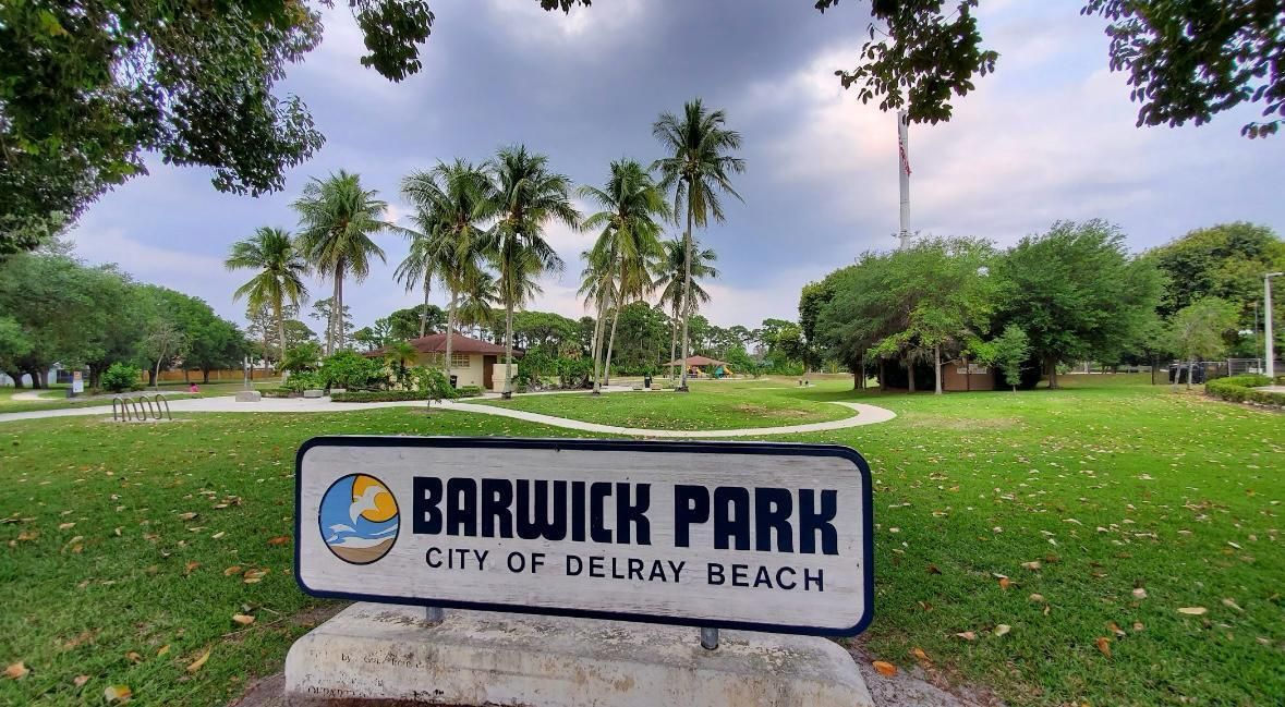 For Sale: $255,000 (2 beds, 2 baths, 980 Square Feet)