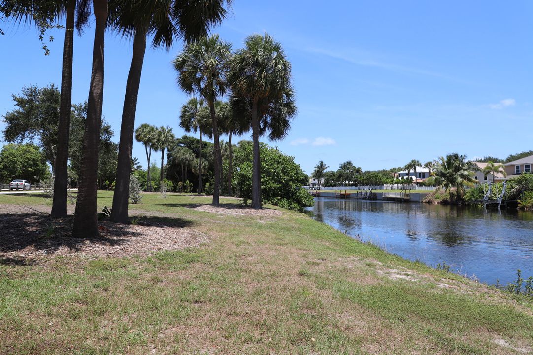 For Sale: $255,000 (2 beds, 2 baths, 980 Square Feet)