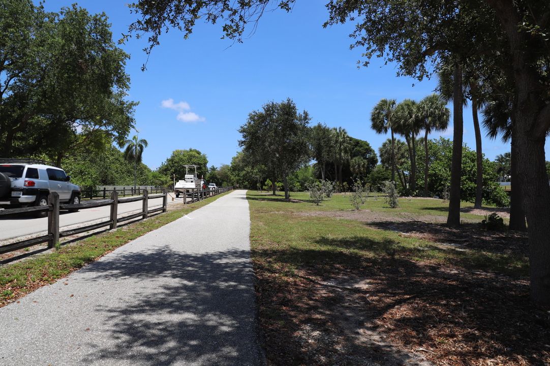 For Sale: $255,000 (2 beds, 2 baths, 980 Square Feet)