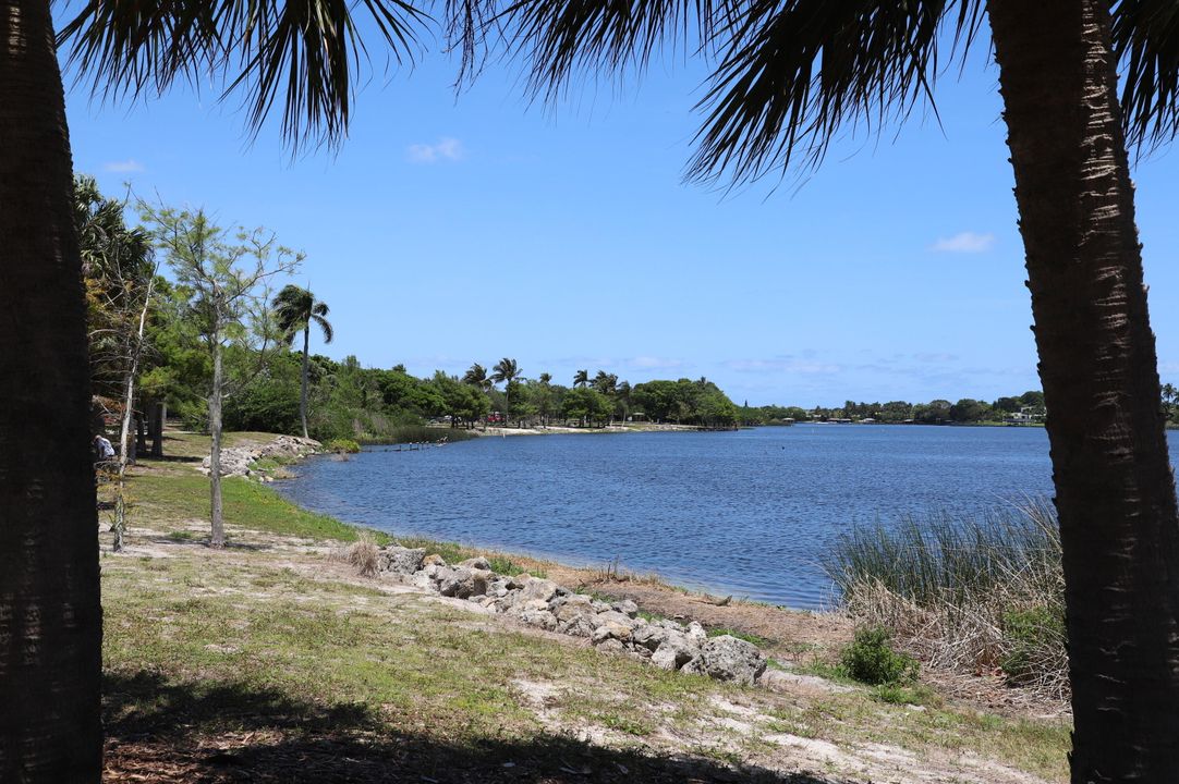 For Sale: $255,000 (2 beds, 2 baths, 980 Square Feet)