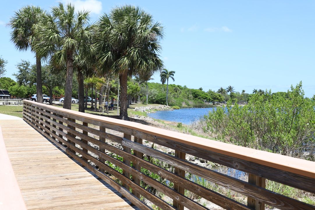 For Sale: $255,000 (2 beds, 2 baths, 980 Square Feet)