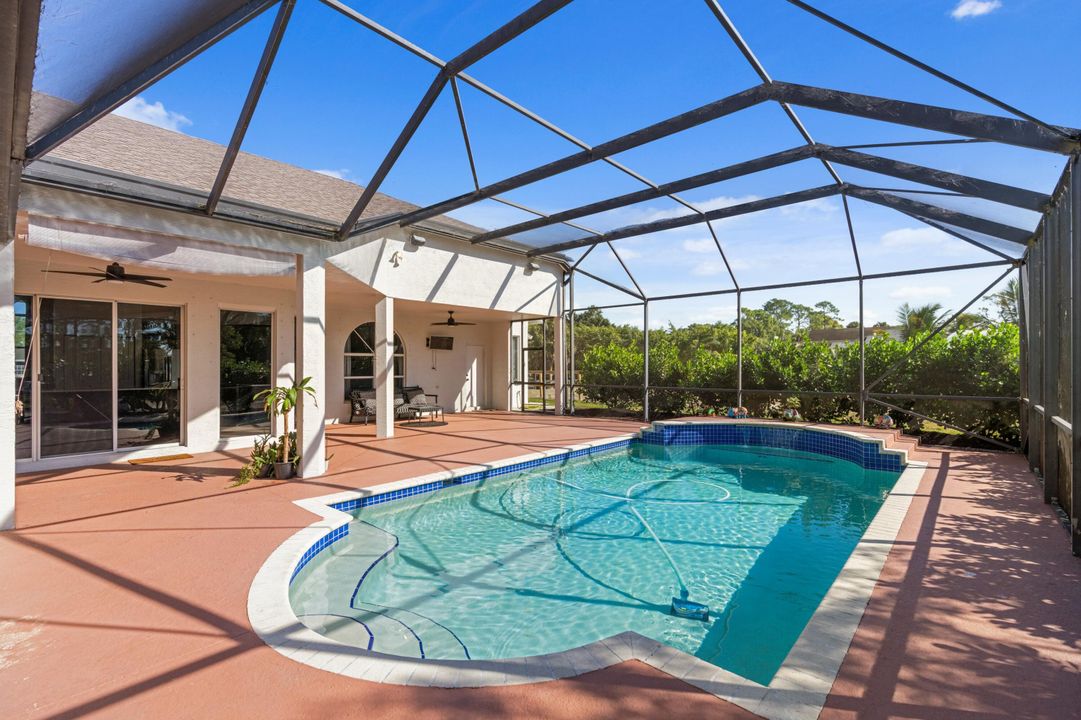 For Sale: $1,150,000 (5 beds, 3 baths, 2955 Square Feet)