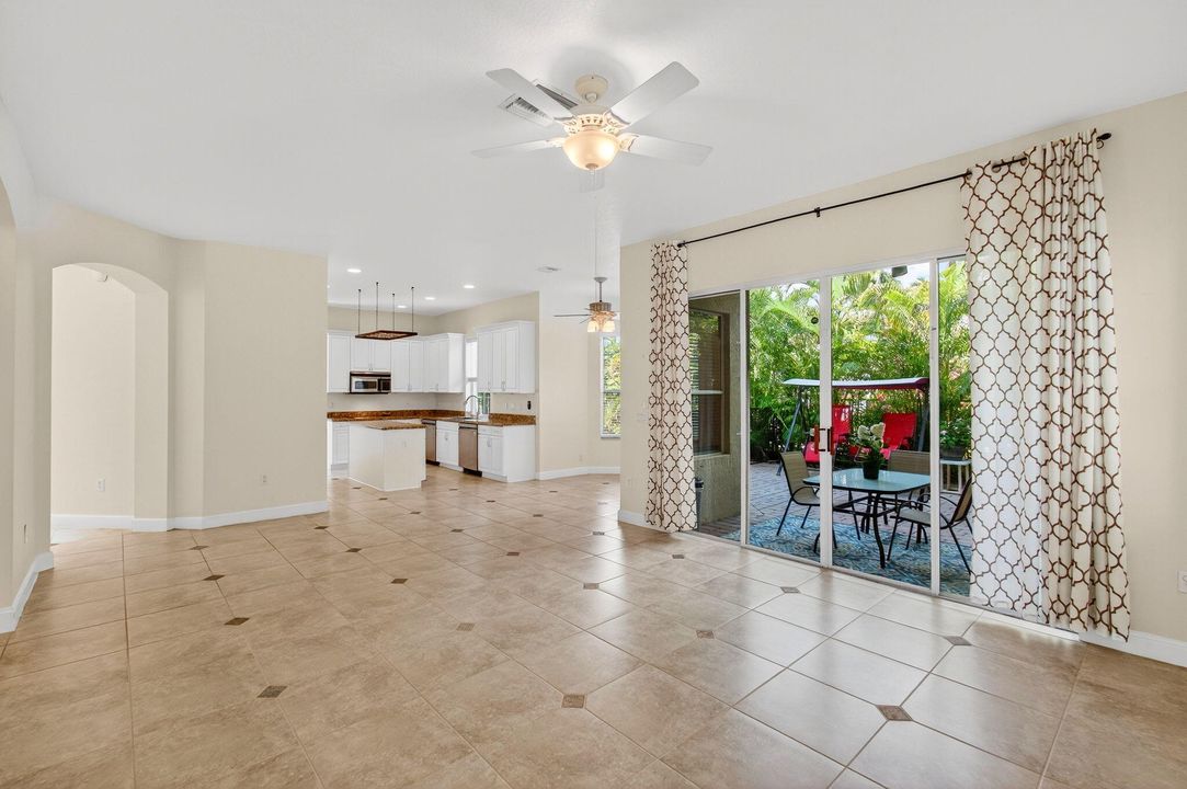 合同活跃: $1,299,000 (5 贝兹, 4 浴室, 4139 平方英尺)