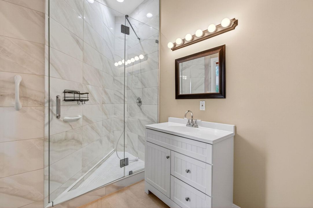 合同活跃: $1,299,000 (5 贝兹, 4 浴室, 4139 平方英尺)