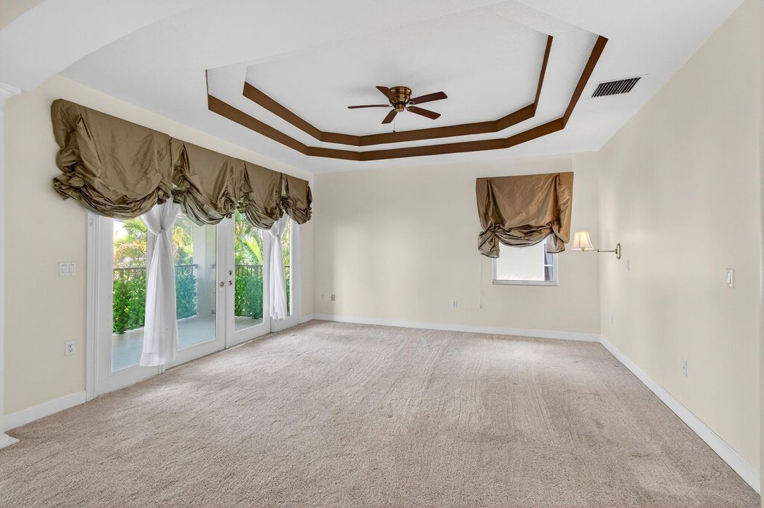 合同活跃: $1,299,000 (5 贝兹, 4 浴室, 4139 平方英尺)