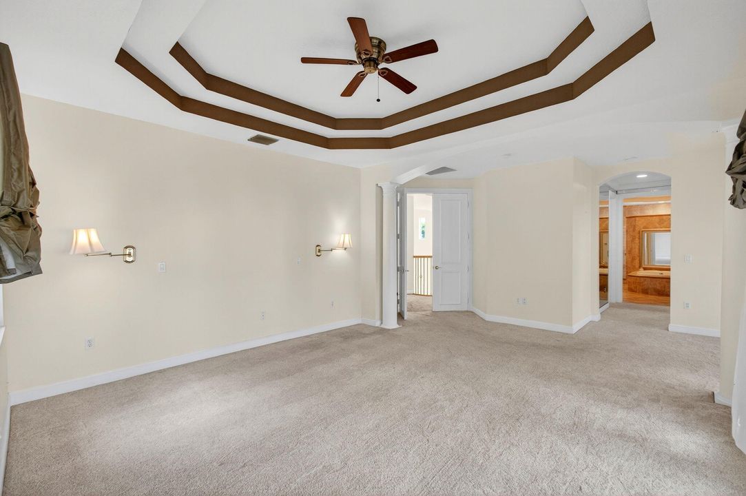 合同活跃: $1,299,000 (5 贝兹, 4 浴室, 4139 平方英尺)