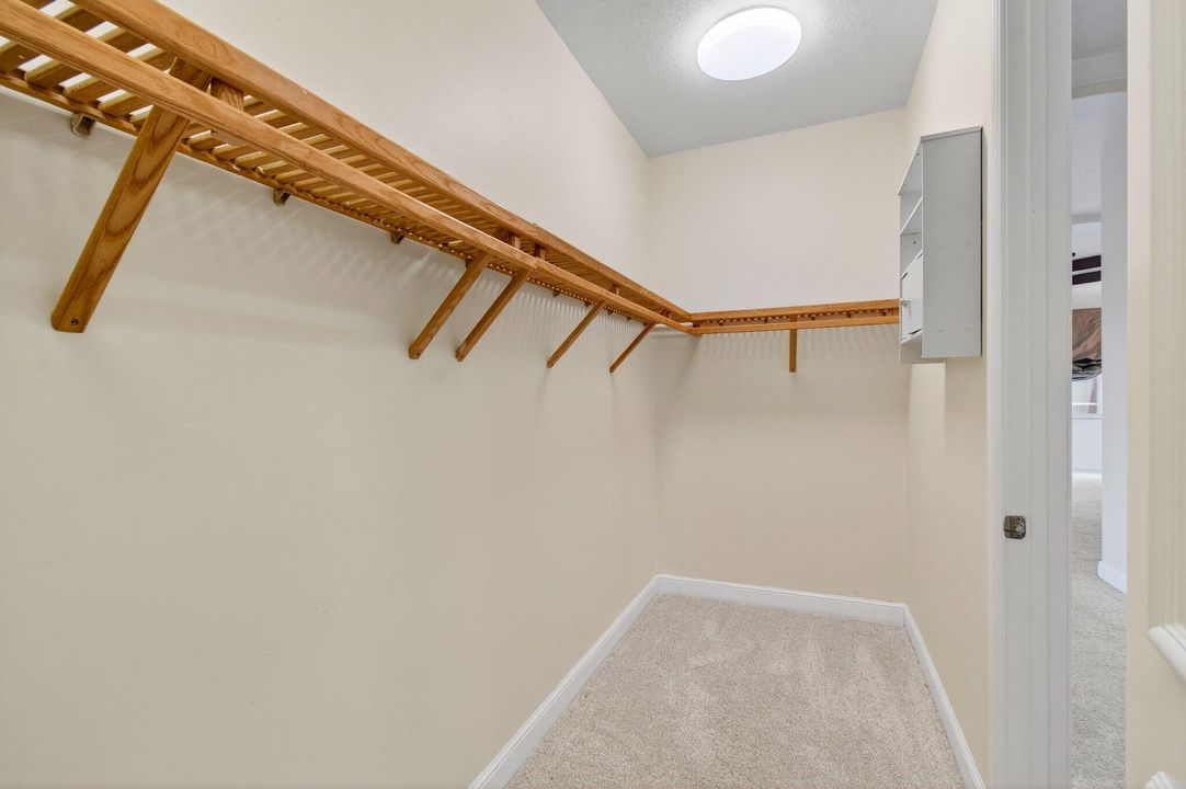 合同活跃: $1,299,000 (5 贝兹, 4 浴室, 4139 平方英尺)