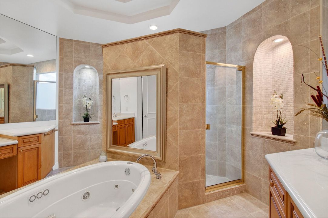 合同活跃: $1,299,000 (5 贝兹, 4 浴室, 4139 平方英尺)