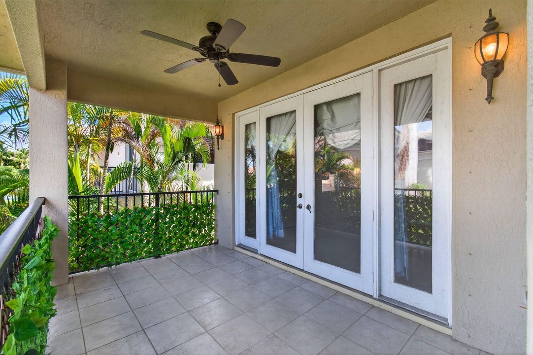 合同活跃: $1,299,000 (5 贝兹, 4 浴室, 4139 平方英尺)