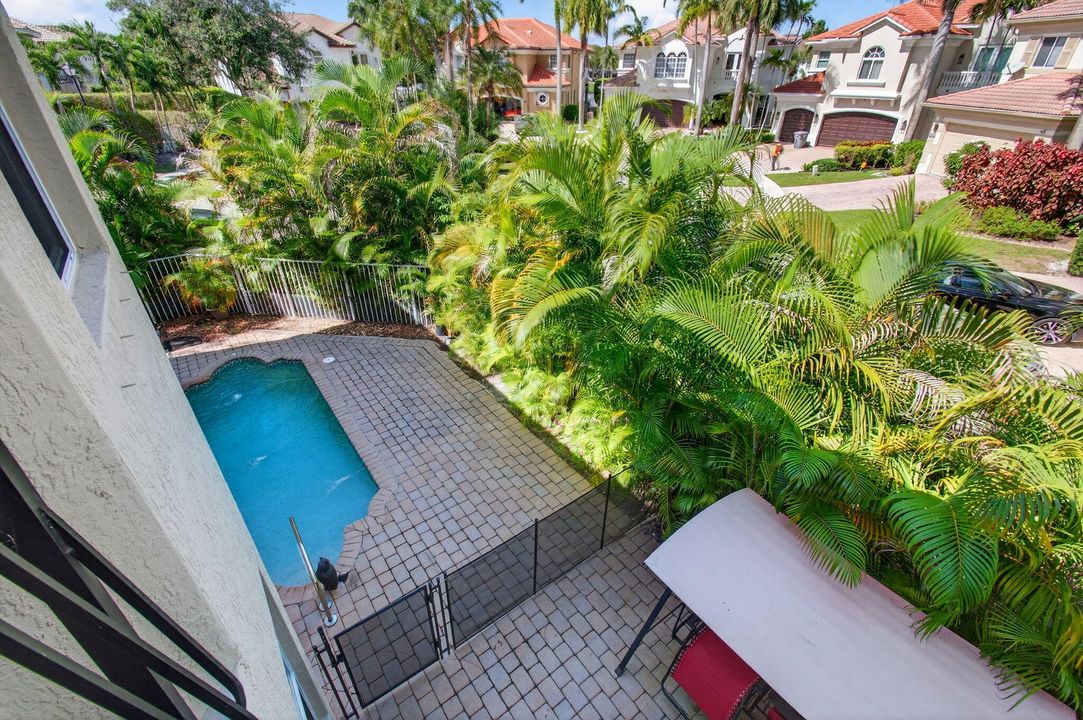 合同活跃: $1,299,000 (5 贝兹, 4 浴室, 4139 平方英尺)