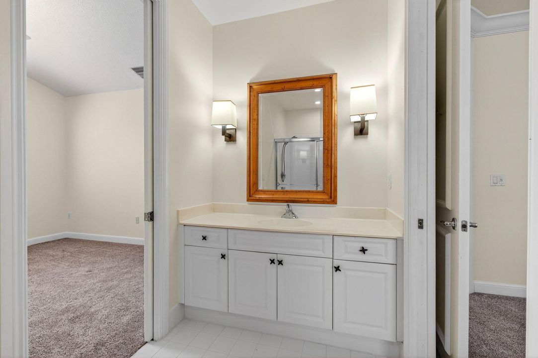 合同活跃: $1,299,000 (5 贝兹, 4 浴室, 4139 平方英尺)