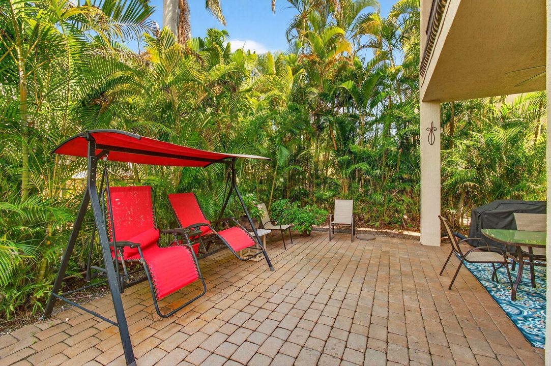 合同活跃: $1,299,000 (5 贝兹, 4 浴室, 4139 平方英尺)