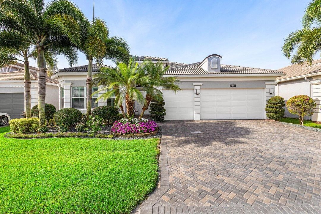 For Sale: $1,200,000 (4 beds, 3 baths, 2685 Square Feet)