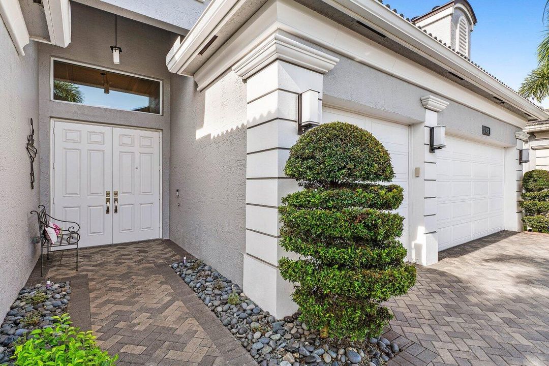 For Sale: $1,200,000 (4 beds, 3 baths, 2685 Square Feet)