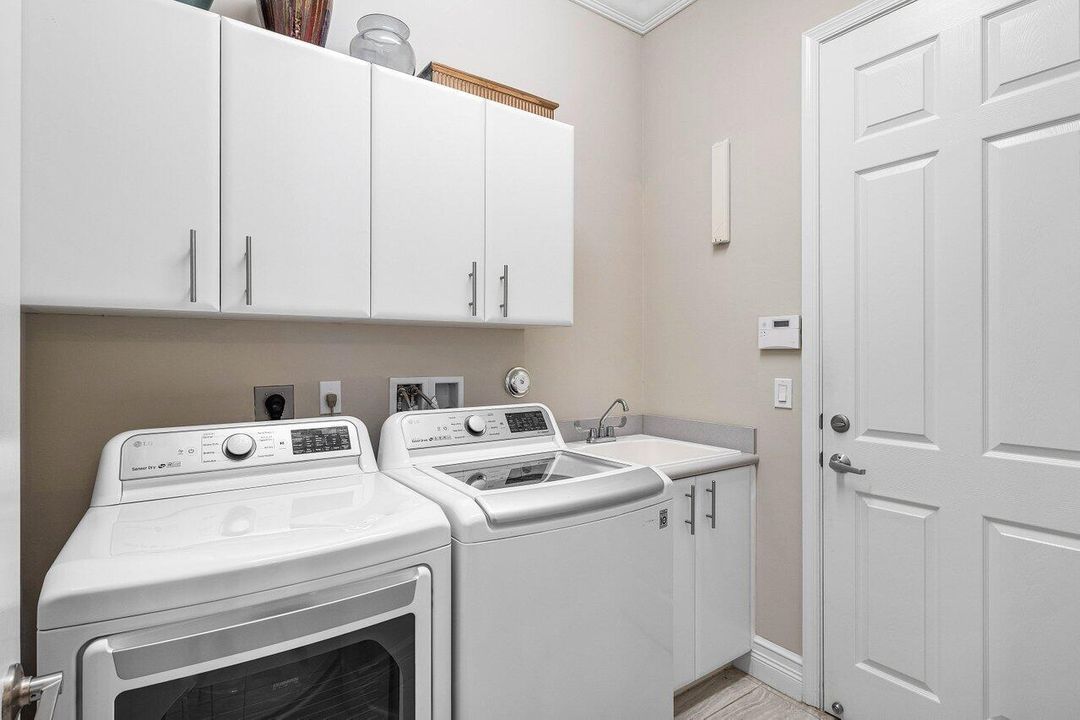 For Sale: $1,200,000 (4 beds, 3 baths, 2685 Square Feet)