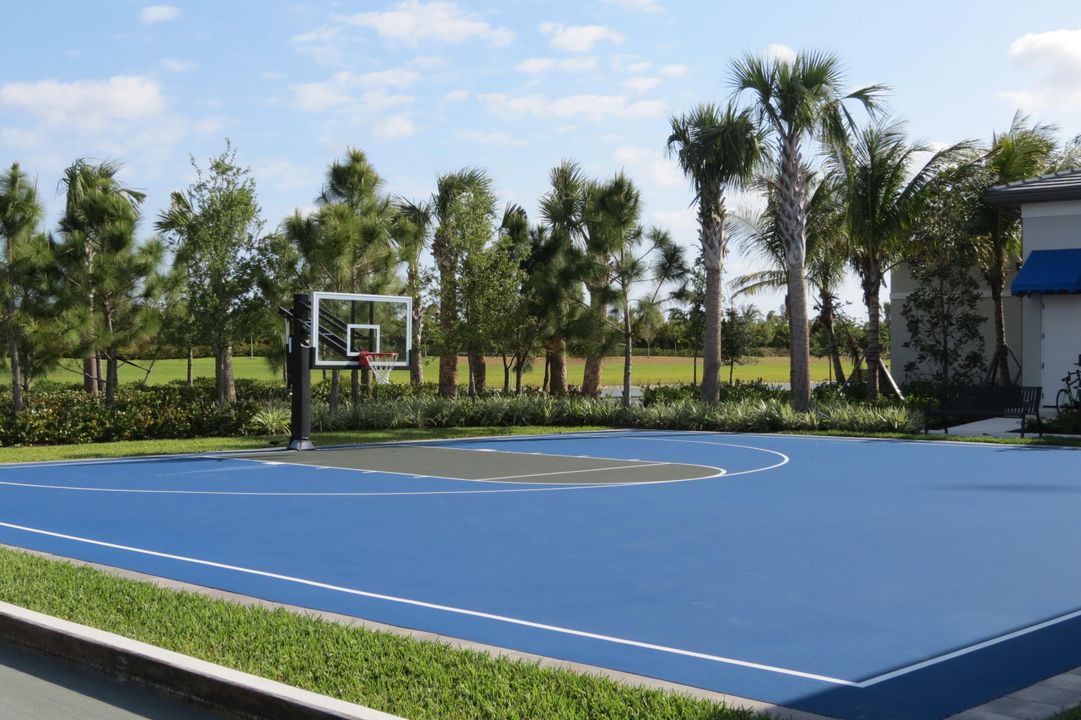 For Sale: $1,200,000 (4 beds, 3 baths, 2685 Square Feet)