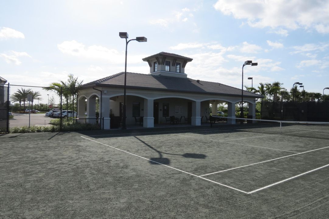 For Sale: $1,200,000 (4 beds, 3 baths, 2685 Square Feet)