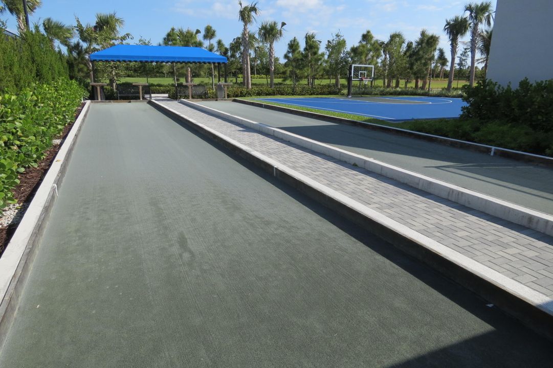 For Sale: $1,200,000 (4 beds, 3 baths, 2685 Square Feet)