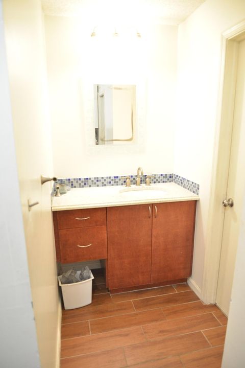 En Venta: $218,000 (2 camas, 2 baños, 1400 Pies cuadrados)