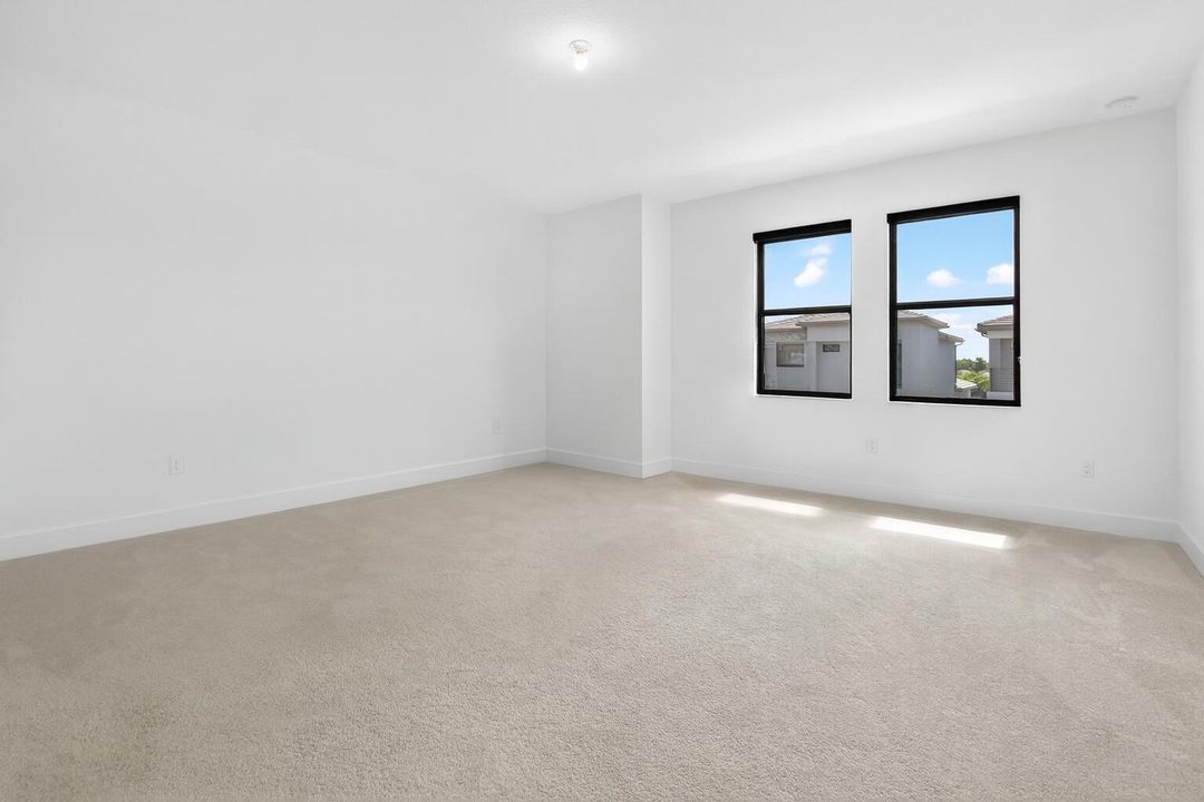 For Rent: $12,500 (5 beds, 7 baths, 4605 Square Feet)