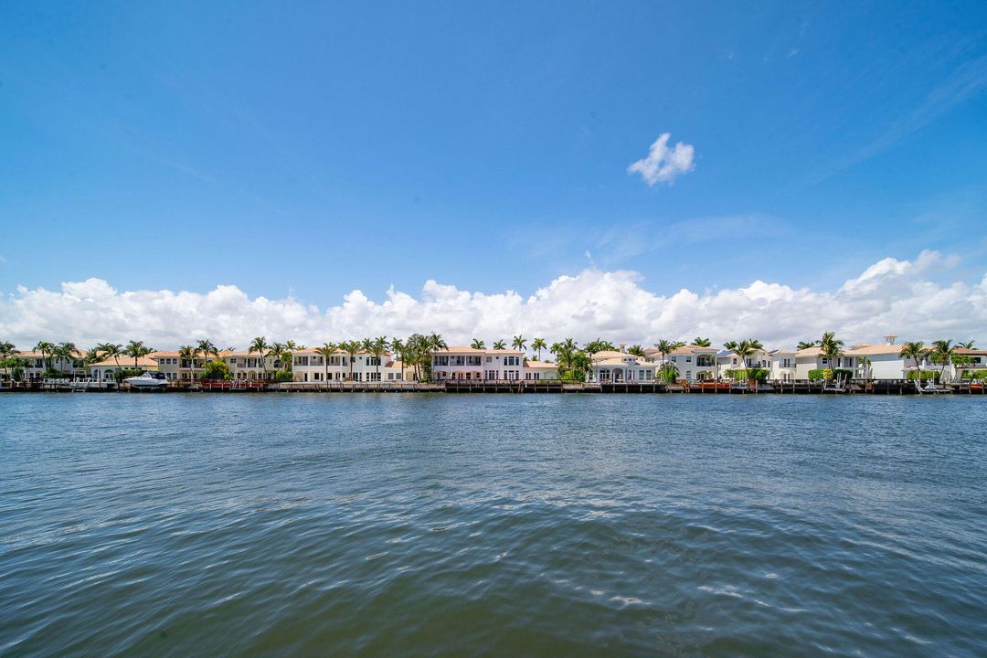 For Sale: $350,000 (2 beds, 2 baths, 1262 Square Feet)