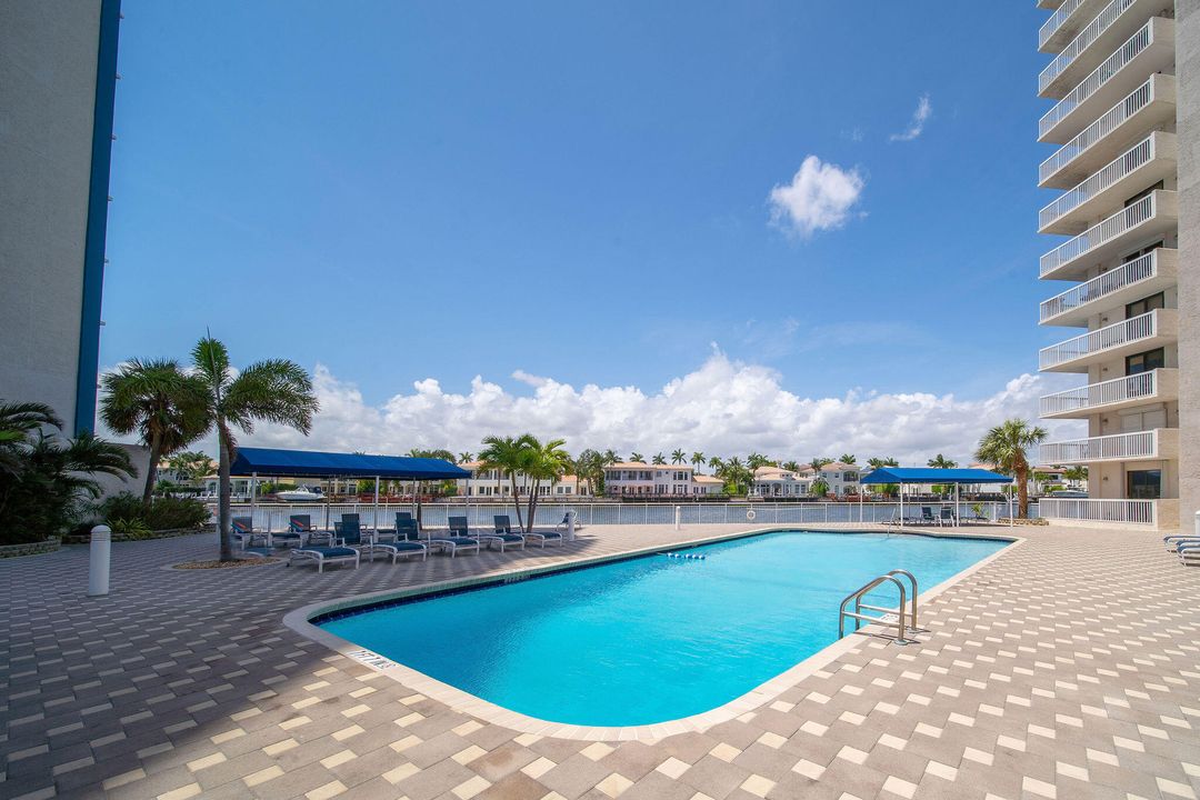 For Sale: $350,000 (2 beds, 2 baths, 1262 Square Feet)