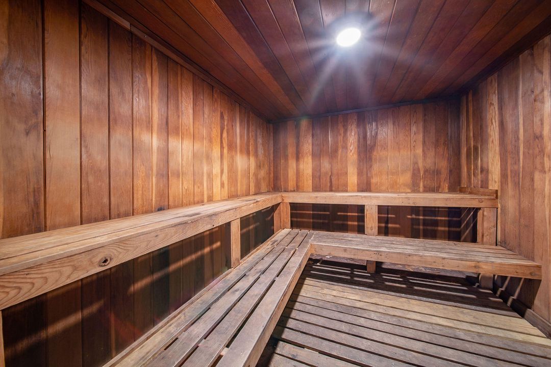 For Sale: $350,000 (2 beds, 2 baths, 1262 Square Feet)