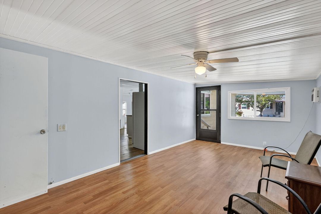 Active With Contract: $142,900 (2 beds, 2 baths, 1248 Square Feet)